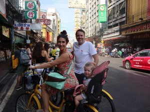 Fahrradfahren in Bangkok mit der Familie im Thailandurlaub