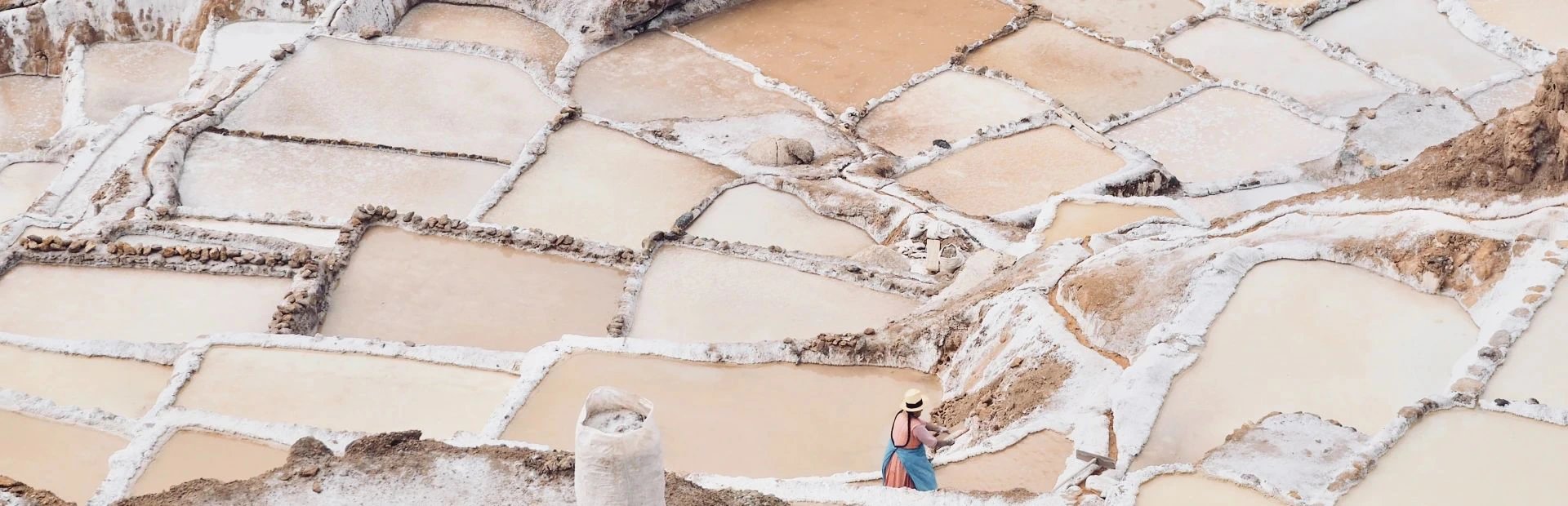 Salineras de Maras in Peru, mit ihren charakteristischen, terrassierten Salinen