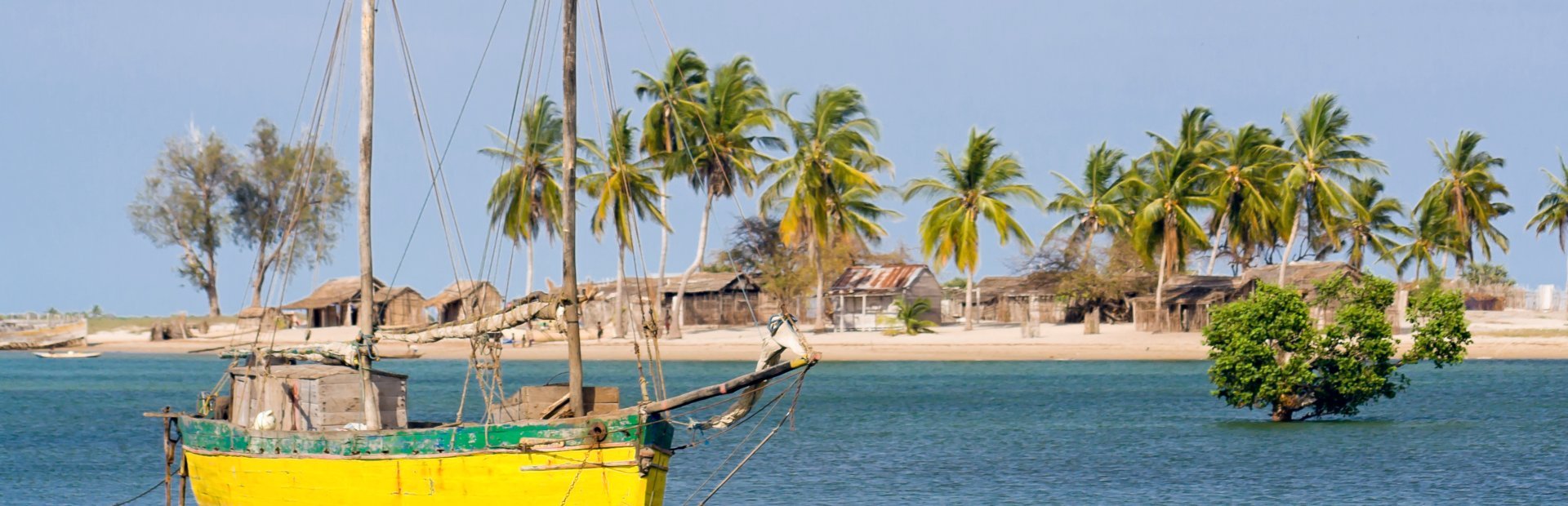 Madagaskar - Belo sur Mer - Boot und Strand