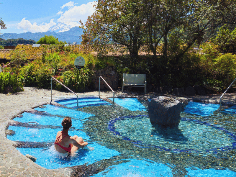 Frau in den Thermen von Papallacta