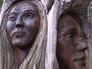 Maori Neuseeland Kultur Holzsschnitzerei