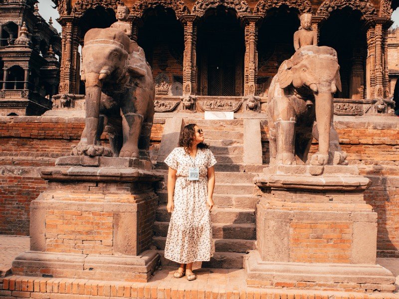 Nepal Patan mit Elefantenstatuen
