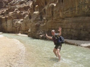 Mensch im Wadi Mujib Jordanien
