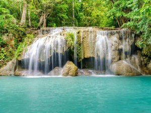 Ebene der Erawan Wasserfälle in Kanchanaburi, Thailand