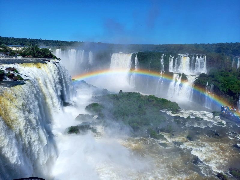 Blick auf die Iguazu Wasserfälle 