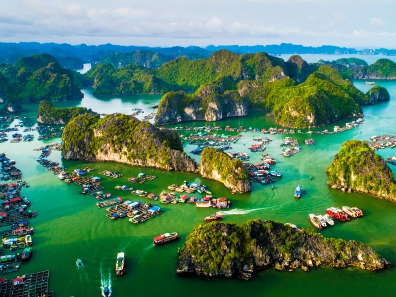 Drijvende vissersdorpen in Lan Ha Bay