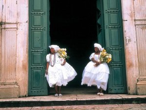 Brasilianische Frauen in Salvador Bahianas Trachten