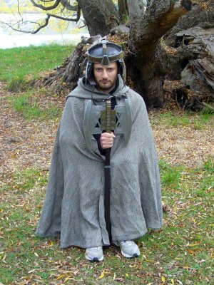 Person ist verkleidet als Zwerg aus den "Der Herr der Ringe" Filmen in Queenstown, Neuseeland.