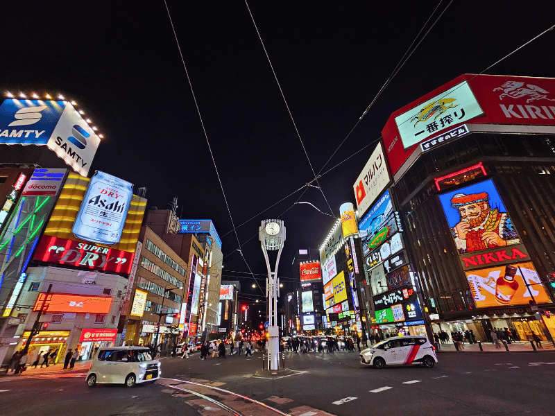 Lebhaftes Viertel Susukino in Sapporo