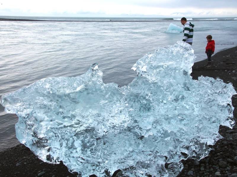 Bild bearbeiten Details Hochgeladen am: 7. November 2022 Hochgeladen von: jonasz Hochgeladen zu: Skaftafell: Der bezaubernde Nationalpark Dateiname: island-skaftafell-diamond-beach-familielandschaft.jpg Dateityp: image/jpeg Dateigröße: 82 kB Abmessungen: 800 auf 600 Pixel Storage Provider: Amazon S3 Region: EU (Frankfurt) Bucket: cdn.erlebe.de Path: wp-content/uploads/sites/67/2022/11/island-skaftafell-diamond-beach-familielandschaft.jpg Access: Public
