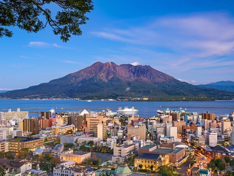 Panorama über Kagoshima und den Sakurajima Vulkan