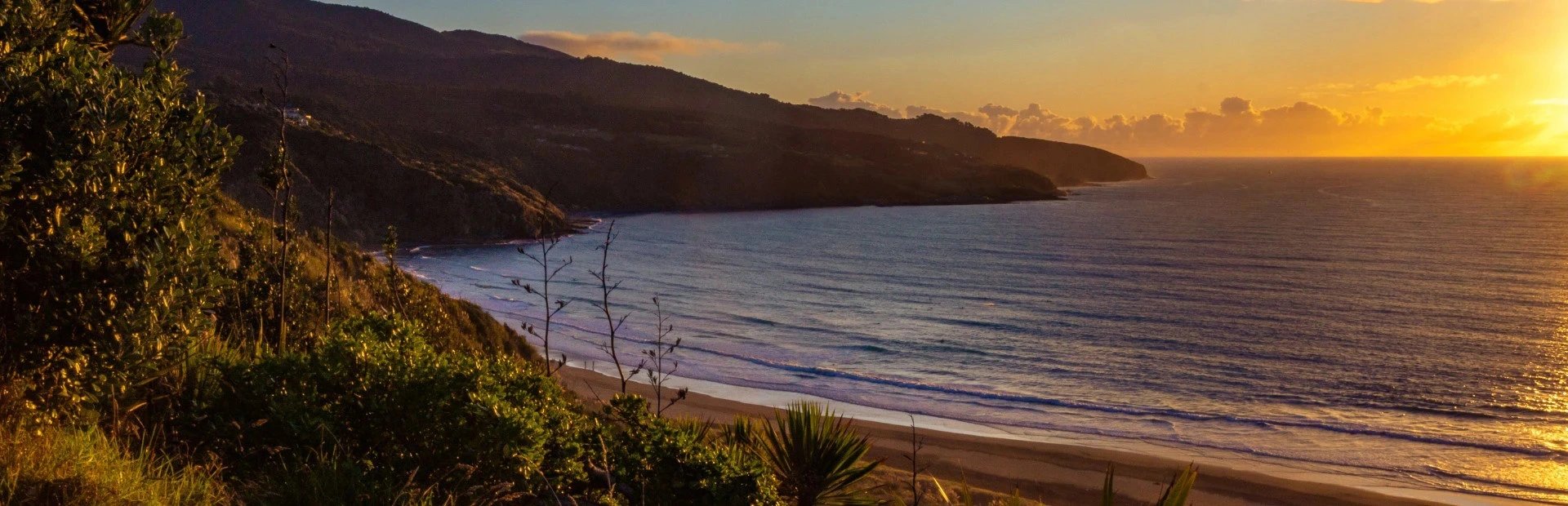 Sonnenaufgang in Gisborne am östlichsten Punkt der Nordinsel in Neuseeland.