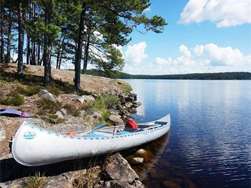Kanu am See in Tiveden, Schweden