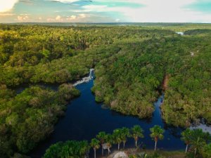 Amazonas bei klarem Himmel