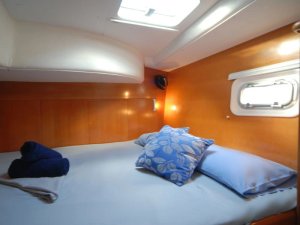 Schlafkabine mit eigenem Bad, Whitsundays Katamaran, Australien