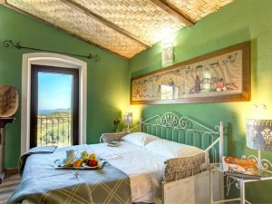 Gemütliches Hotelzimmer in Bosa, Sardinien