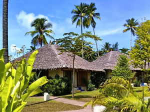 Bungalows im Grünen im Khao Lak Hotel, Thailand