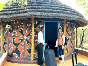 Rondavel bei den Makgadikgadi Salzpfannen in Gweta Botswana
